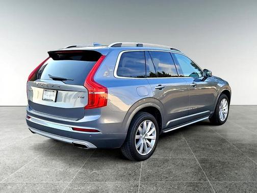 2016 Volvo XC90 T6 Momentum