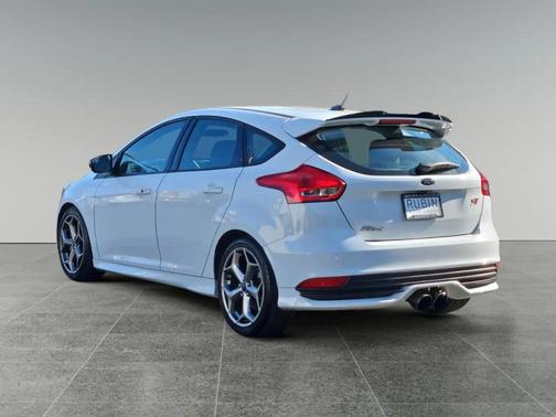 Oxford White 2018 Ford Focus ST