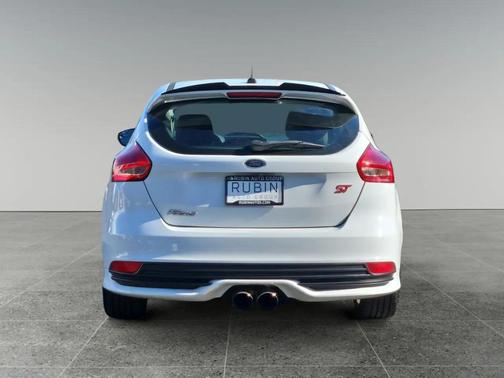 Oxford White 2018 Ford Focus ST