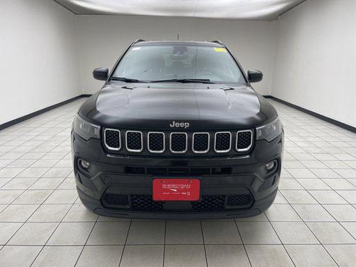 Diamond Black Crystal Pearlcoat 2023 Jeep Compass Latitude