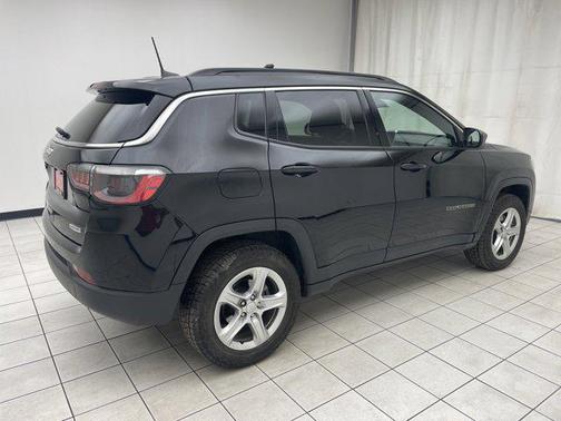 Diamond Black Crystal Pearlcoat 2023 Jeep Compass Latitude
