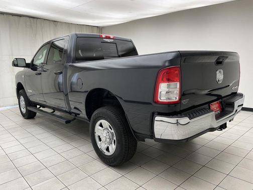 2020 RAM 2500 Tradesman Crew Cab 4X4 6'4' Box