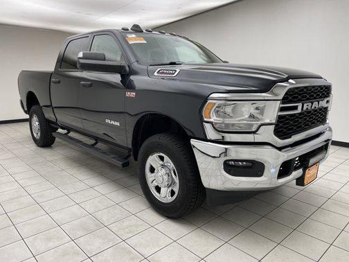 2020 RAM 2500 Tradesman Crew Cab 4X4 6'4' Box