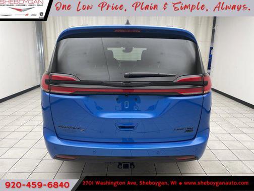 Hydro Blue Pearlcoat 2026 Chrysler Pacifica Limited