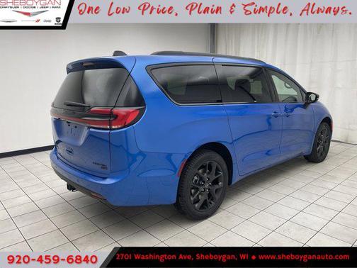 Hydro Blue Pearlcoat 2026 Chrysler Pacifica Limited