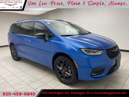 Hydro Blue Pearlcoat 2026 Chrysler Pacifica Limited