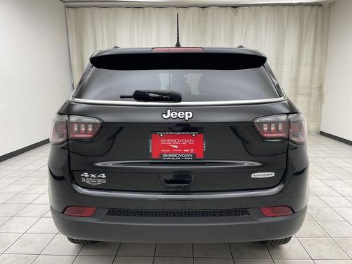 Diamond Black Crystal Pearlcoat 2024 Jeep Compass Latitude