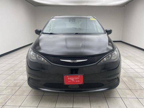 2024 Chrysler Voyager LX