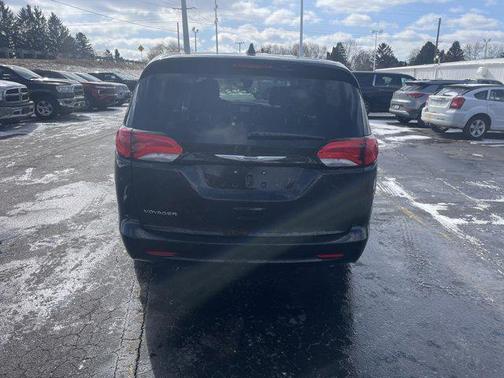 2024 Chrysler Voyager LX