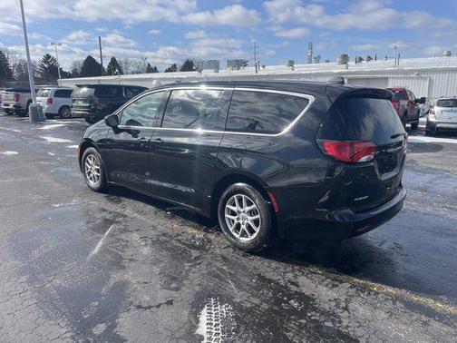 2024 Chrysler Voyager LX