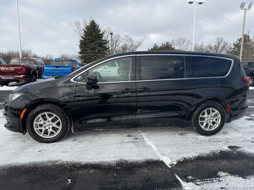2024 Chrysler Voyager LX