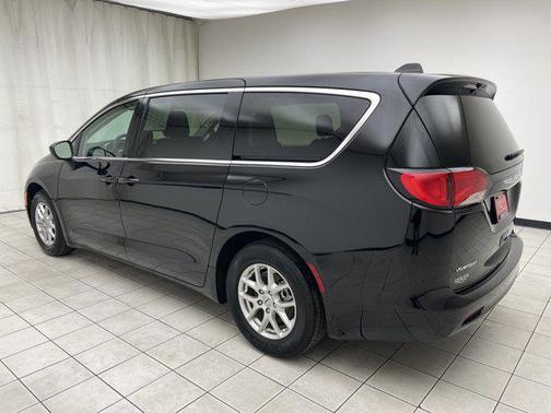 2024 Chrysler Voyager LX