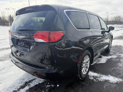 2024 Chrysler Voyager LX