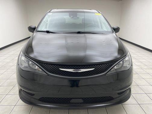 2024 Chrysler Voyager LX