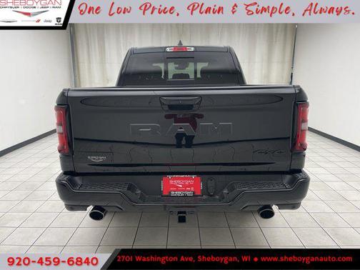 Diamond Black Crystal Pearlcoat 2026 RAM 1500 Big Horn/Lone Star