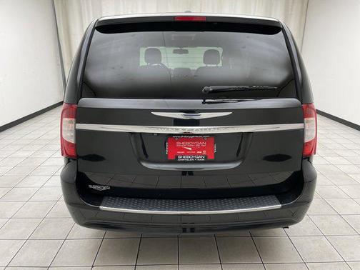 2014 Chrysler Town & Country Touring