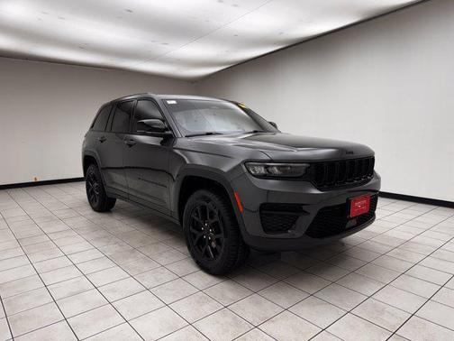 Baltic Gray Metallic Clearcoat 2024 Jeep Grand Cherokee Altitude