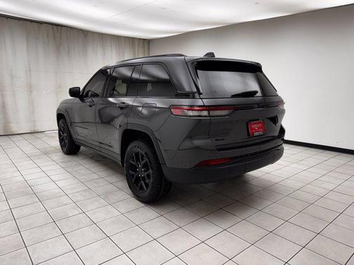 Baltic Gray Metallic Clearcoat 2024 Jeep Grand Cherokee Altitude