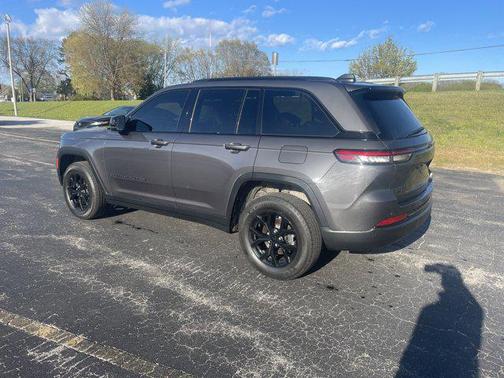 Baltic Gray Metallic Clearcoat 2024 Jeep Grand Cherokee Altitude
