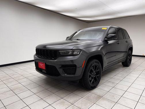 Baltic Gray Metallic Clearcoat 2024 Jeep Grand Cherokee Altitude