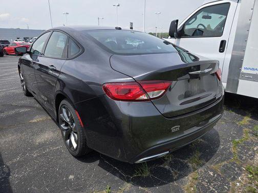 2016 Chrysler 200 S