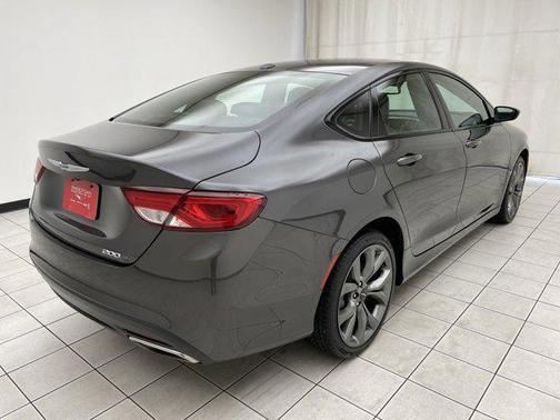 2016 Chrysler 200 S