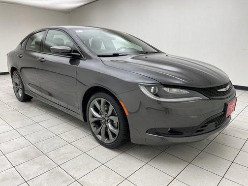 2016 Chrysler 200 S