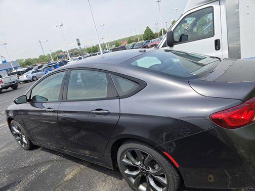 2016 Chrysler 200 S