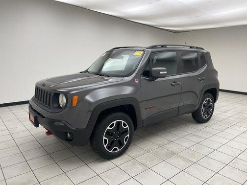 Granite Crystal Metallic Clearcoat 2016 Jeep Renegade Trailhawk