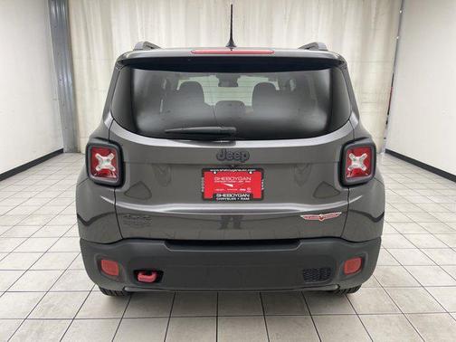 Granite Crystal Metallic Clearcoat 2016 Jeep Renegade Trailhawk