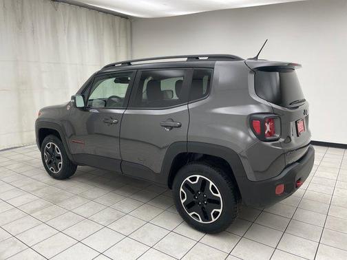 Granite Crystal Metallic Clearcoat 2016 Jeep Renegade Trailhawk