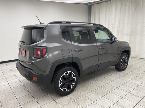 Granite Crystal Metallic Clearcoat 2016 Jeep Renegade Trailhawk