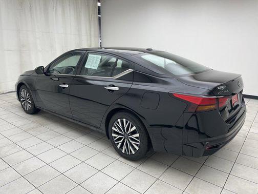 Super Black 2024 Nissan Altima 2.5 SV
