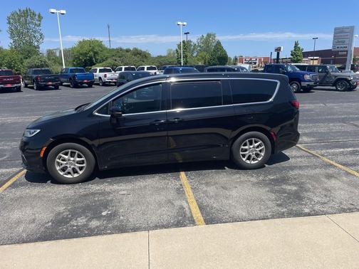 Diamond Black Crystal Pearlcoat 2025 Chrysler Pacifica L
