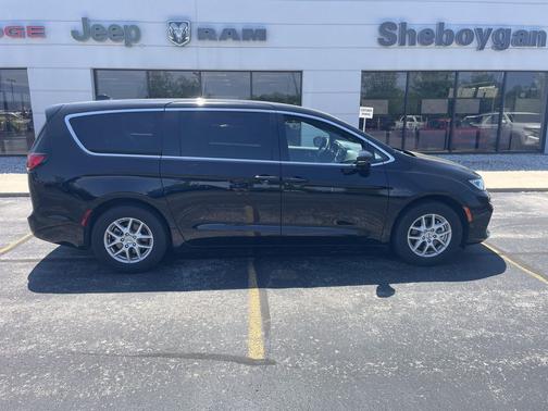 Diamond Black Crystal Pearlcoat 2025 Chrysler Pacifica L