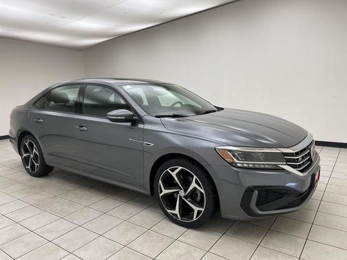 Platinum Gray Metallic 2021 Volkswagen Passat 2.0T R-Line