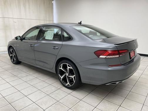 Platinum Gray Metallic 2021 Volkswagen Passat 2.0T R-Line