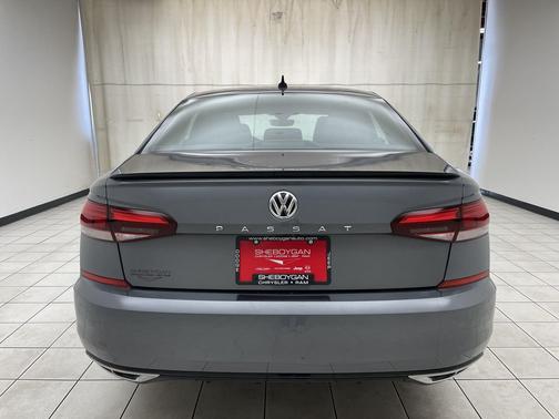 Platinum Gray Metallic 2021 Volkswagen Passat 2.0T R-Line