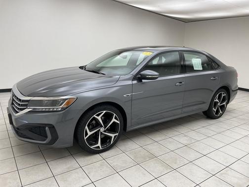 Platinum Gray Metallic 2021 Volkswagen Passat 2.0T R-Line