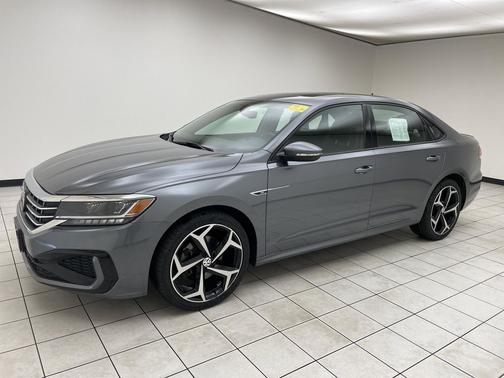 Platinum Gray Metallic 2021 Volkswagen Passat 2.0T R-Line