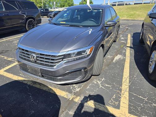 Platinum Gray Metallic 2021 Volkswagen Passat 2.0T R-Line