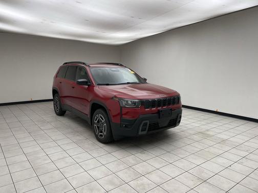 Red Hot Pearlcoat 2026 Jeep Cherokee Laredo 4x4