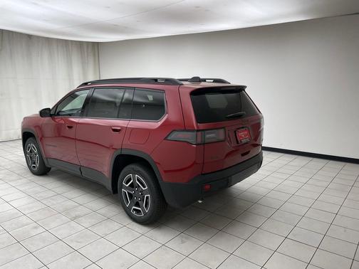 Red Hot Pearlcoat 2026 Jeep Cherokee Laredo 4x4
