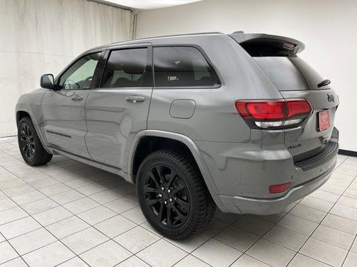 2022 Jeep Grand Cherokee Laredo