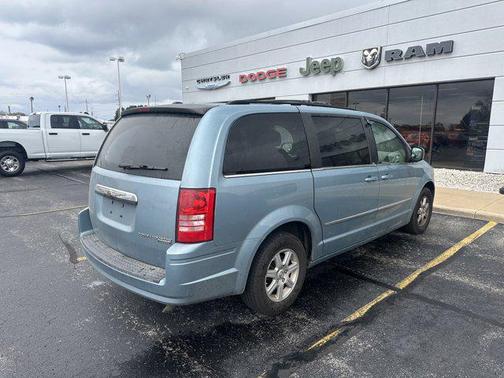 2010 Chrysler Town & Country Touring