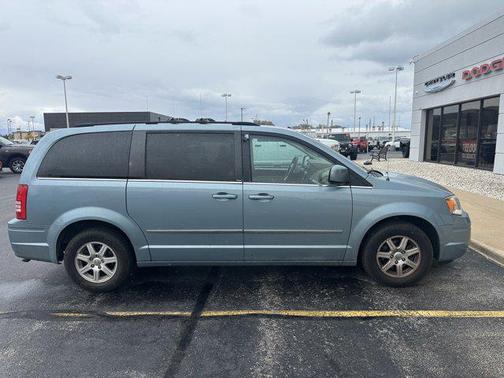 2010 Chrysler Town & Country Touring