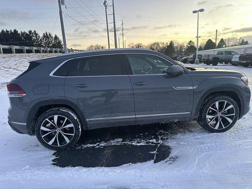 2024 Volkswagen Atlas Cross Sport 2.0T SEL Premium