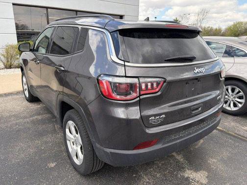 Granite Crystal Metallic Clearcoat 2018 Jeep Compass Latitude