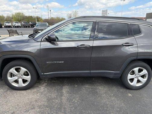 Granite Crystal Metallic Clearcoat 2018 Jeep Compass Latitude