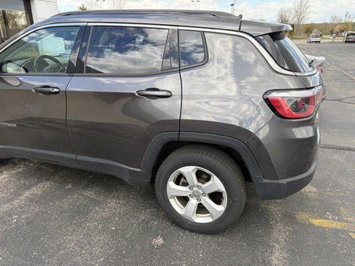Granite Crystal Metallic Clearcoat 2018 Jeep Compass Latitude